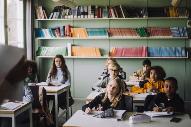 Meilleurs résultats aux tests de lecture pour les élèves qui lisent des livres papier