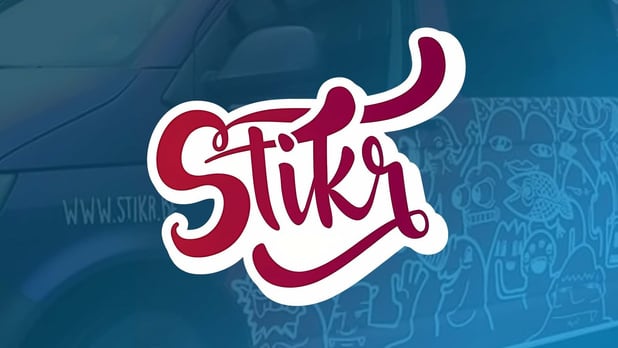 Vous grandissez en tant que société de signalisation ? Stikr le fait avec MultiPress.
