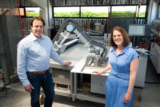 Aluscreen déploie un cobot à intelligence artificielle 